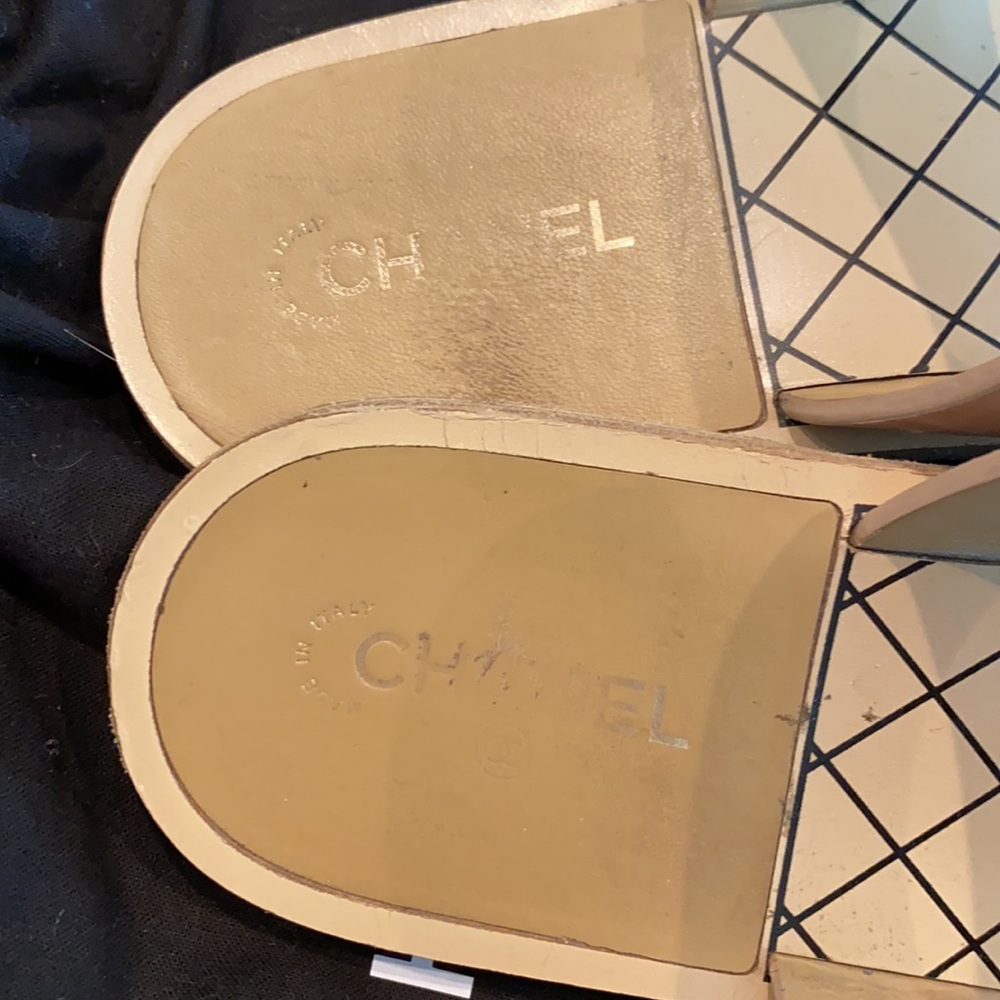 Authentic Chanel Calfskin Toe ring Sandals 37 - Picture 4 of 5